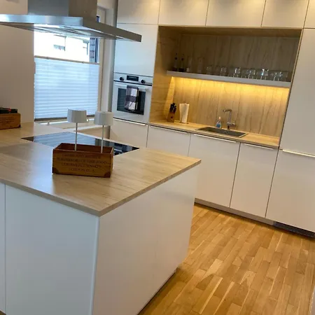 Moderner Rueckzugsort In Messe Naehe